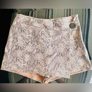 Zara Basic Snake-Print Skort • Size L • Neutral Beige / Tan